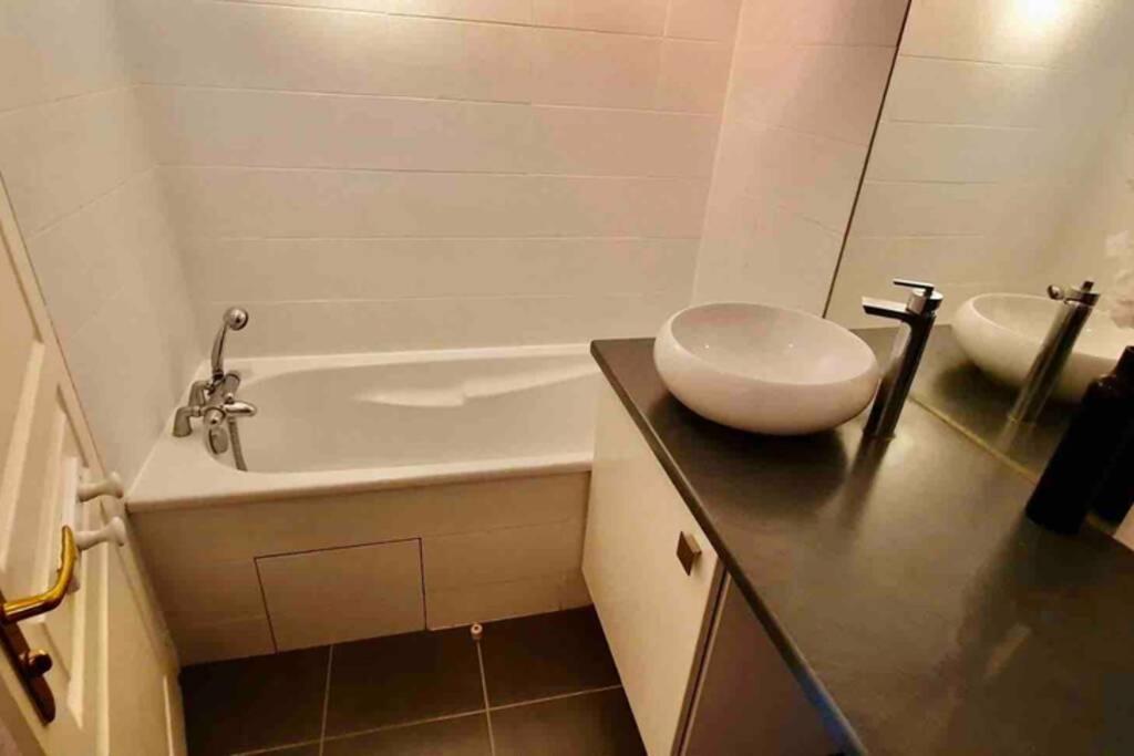 Tichnich Appartement - 2 Bedrooms - 1 Min Away From Train Station Annemasse Exterior photo